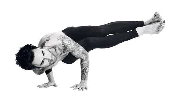 adam-levine-yoga