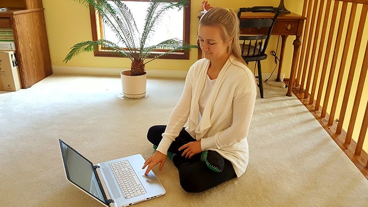 4 Hip-Opening Yoga Poses While You Work on Your Laptop