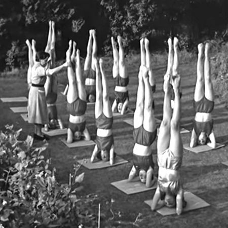 18 Amazing Vintage Yoga Photos - DoYou