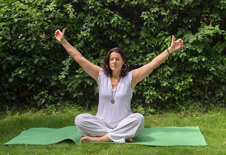 7 Energizing Kundalini Yoga Poses and Kriyas