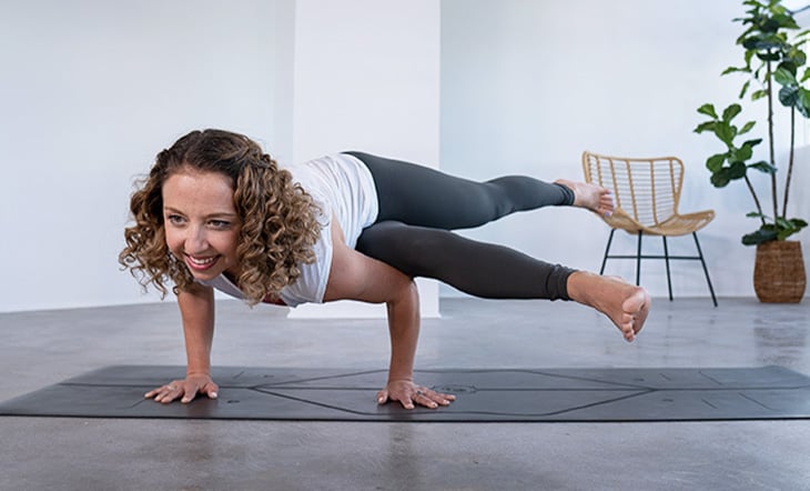 Side Plank Pose – Vasisthasana | beYogi