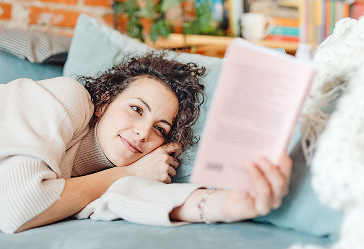 3 Health Benefits of Reading Books Every Day 1