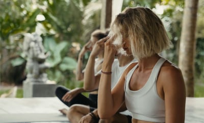 Ujjayi Breathing: Benefits, How to Do Ujjayi Pranayama, Plus Why It’s Called Ocean Breath